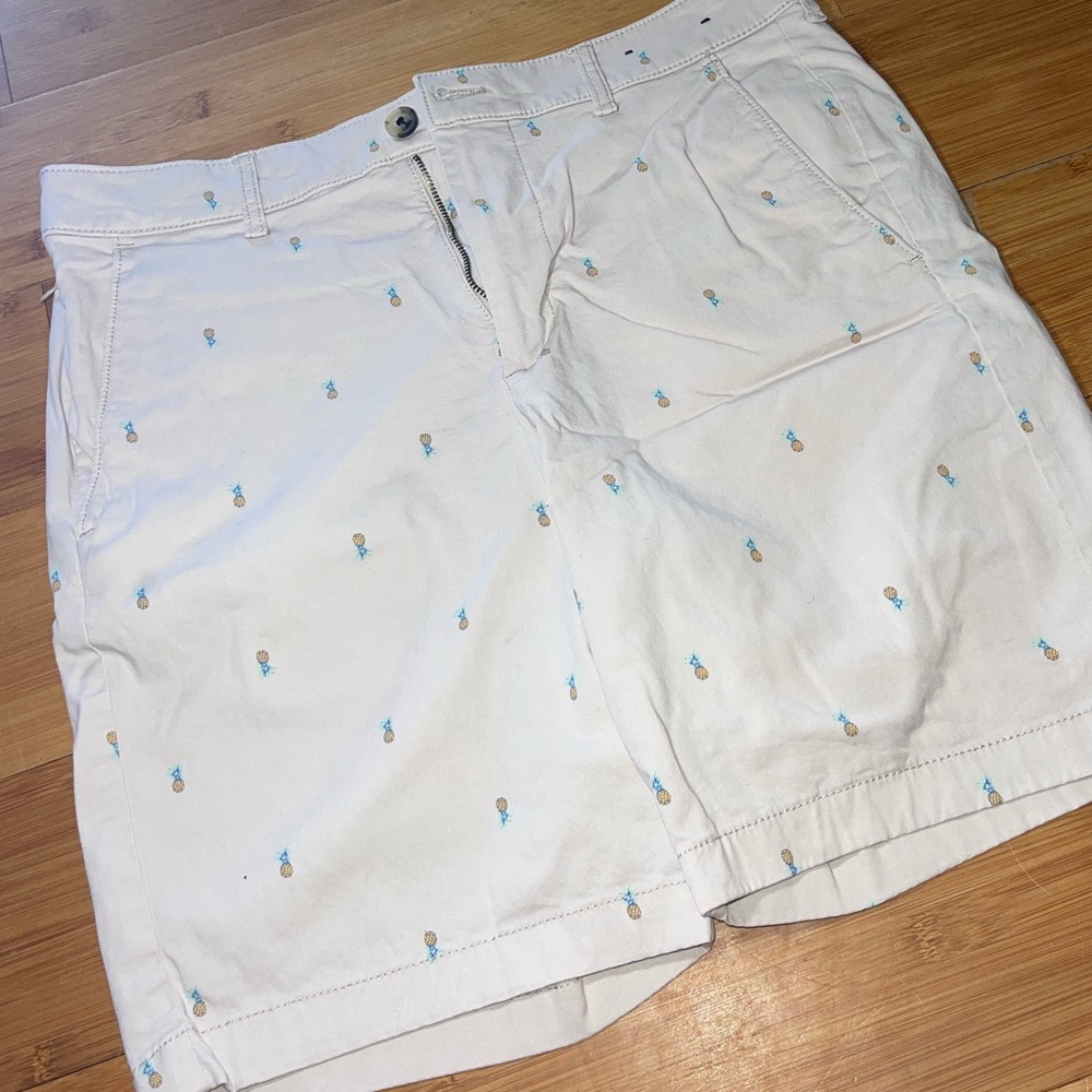 Hollister Pineapple Flat Front Shorts Size 33